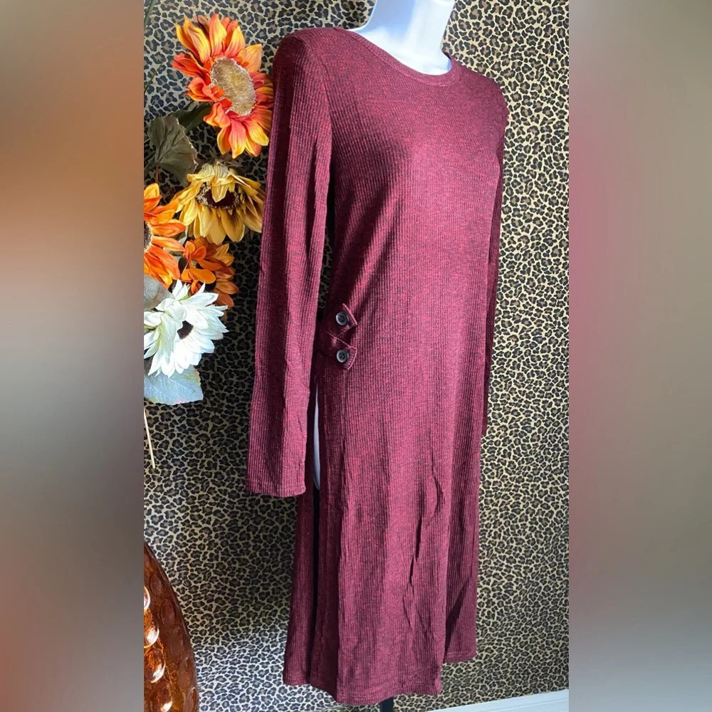 🌴3/$30🌴DOE & RAE Burgundy Marble Long Sleeve Side Slit Button Accent Dress - Picture 4 of 12